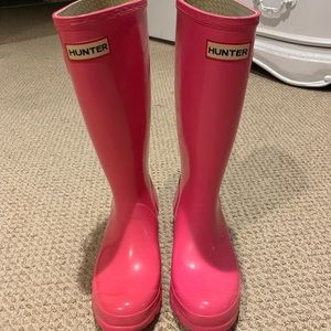 Pink hunter rain boots !